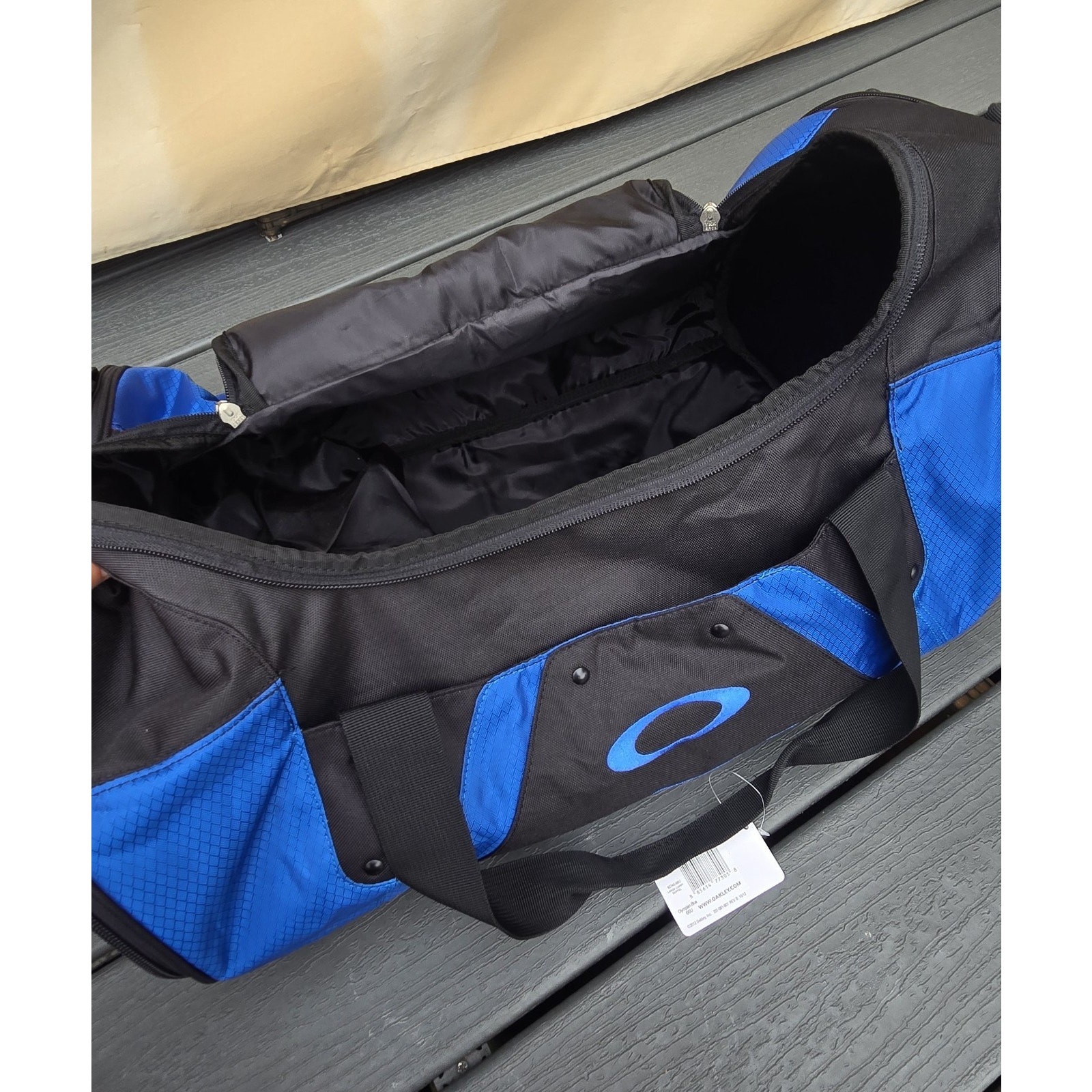 New Y2k Vintage Original Y2k Oakley Large Duffel Bag Tactical Gym Travel Tech — image 4 of 8